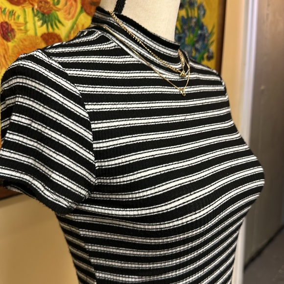 Ribbed striped body con dress - Picture 2 of 4